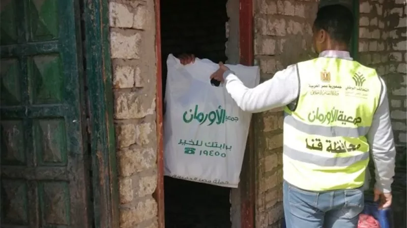 توزيع بطاطين على 625 أسرة من غير القادرين بمركز قوص بقنا