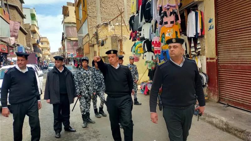 تحرير ٥٨ محضر وتنفيذ ٣٤ قرار إزالة إدارية فى حملة مرافق بالأقصر