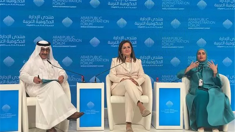وزيـرة التخطيط تشارك في جلسة 