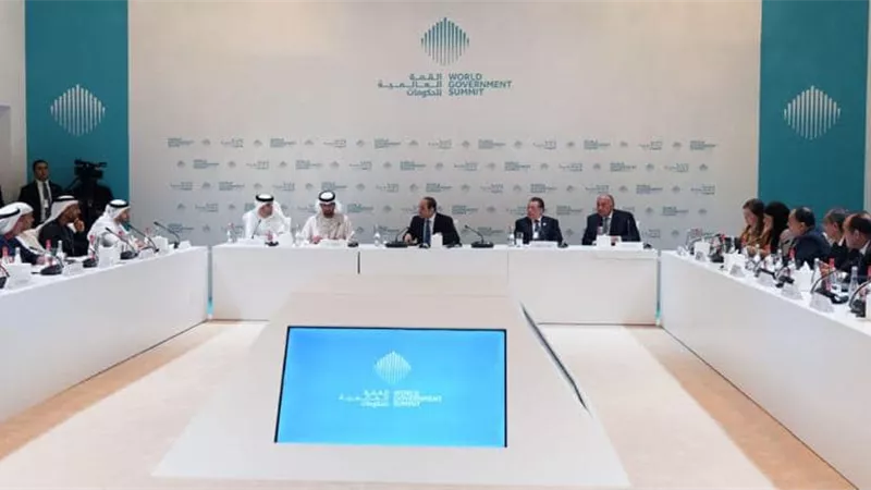 المزروعي: نشجع الاستثمار في الطاقات المتجددة للوصول إلى الحياد الكربوني