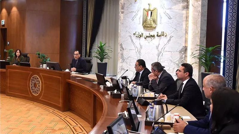 مدبولى يتابع الموقف التنفيذي لمشروعات التحول الرقمى بالعاصمة