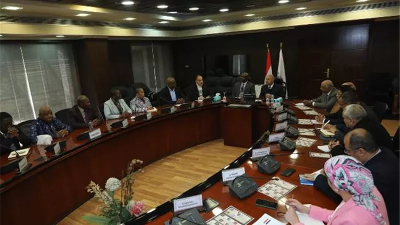 الوزير يبحث مع سفير جنوب إفريقيا التعاون المشترك في مجالات النقل