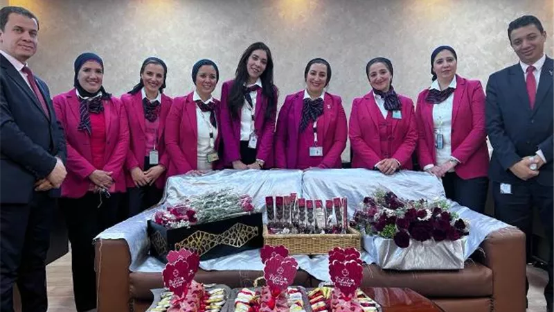 مظاهر الاحتفال بالفلانتاين تزين مطار القاهرة والمطارات المصرية