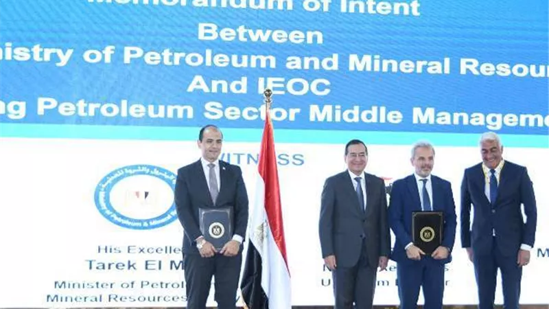 توقيع ٩مذكرات تفاهم واتفاقيات تعاون بين البترول والشركات العالمية
