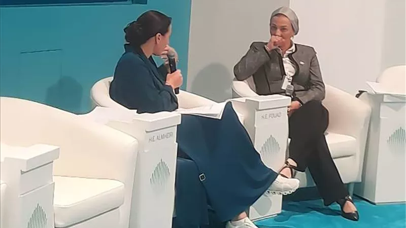 وزيرة البيئة تشارك فى جلسة 