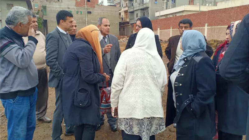 لجنه لمعاينه الموقع المقترح لانشاء موقف مجمع بدكرنس