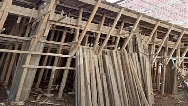 السكرتير العام المساعد يشرف على إيقاف حالتين بناء مخالف ببنى سويف