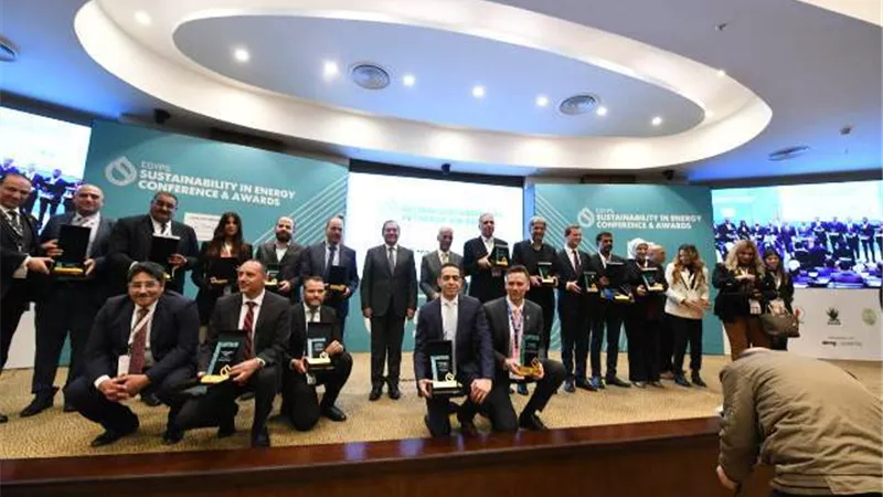 وزير البترول يسلم جوائز الاستدامة في الطاقة ضمن فعاليات إيجبس2023