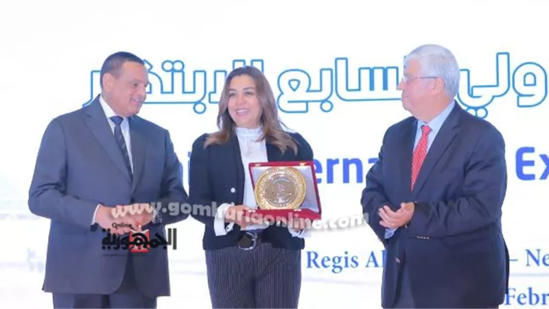 دمياط الأول بمؤشرى تقديم الخدمات المبتكرة للمواطنين والمستثمرين
