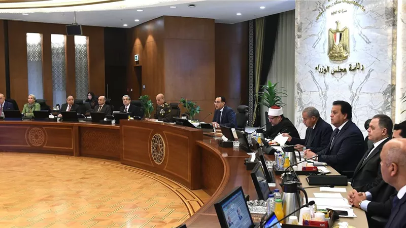 مدبولي يكلف وزير المالية بتوفير حافز لموظفي العاصمة الإدارية
