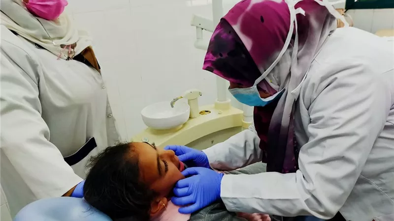 توقيع الكشف الطبي علي 2103 مريض بالقافلة الطبية بقرية مبارك