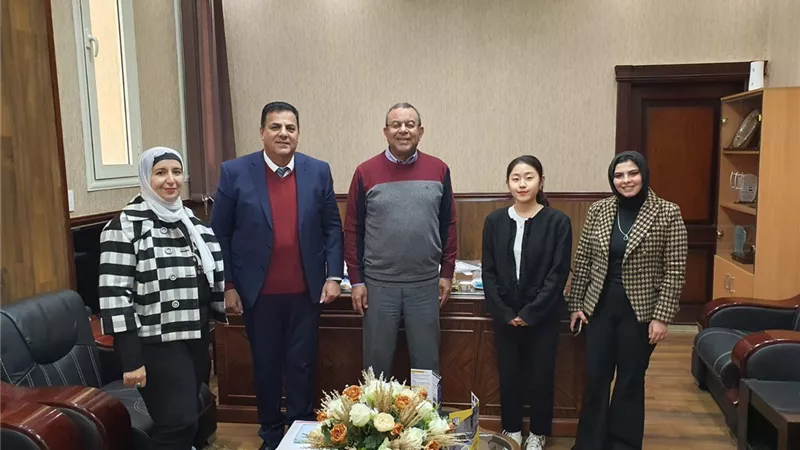 رئيس جامعة بنى سويف التكنولوجية يستقبل مديرة برنامج أصدقاء كوريا