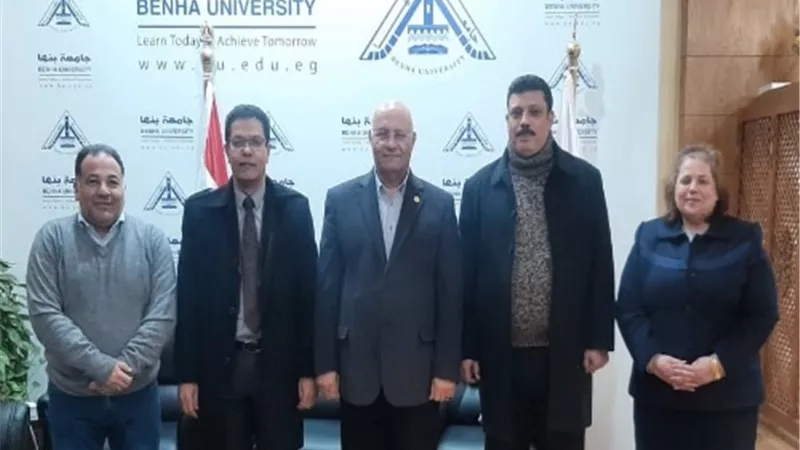 رئيس جامعة بنها يهنئ الفائز بعضوية 