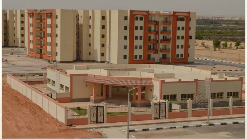 وزيرالإسكان يتابع ما يتم تنفيذه من مشروعات بمدينة العاشر من رمضان