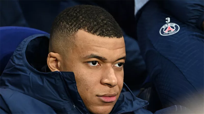 مبابي يثير الجدل بين جماهير مانشستر يونايتد