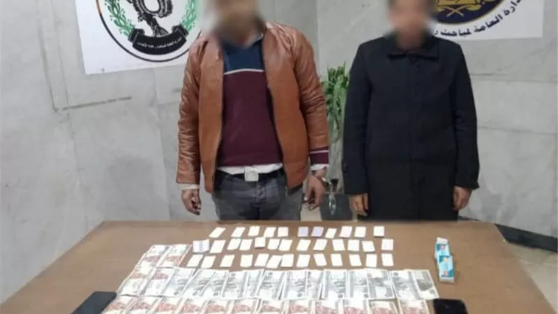 ضبط شخصين روجا للمخدرات على الفيسبوك