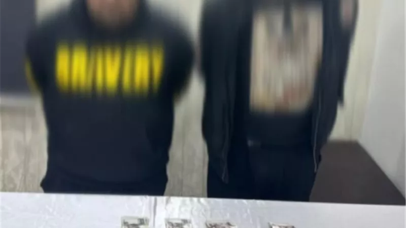 ضبط شخصين روجا لبيع المخدرات عبر موقع 