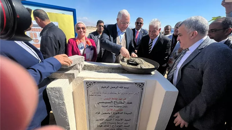 وزير الزراعة يضع حجر الأساس لمركز الصيد ومصنع الثلج بالطور