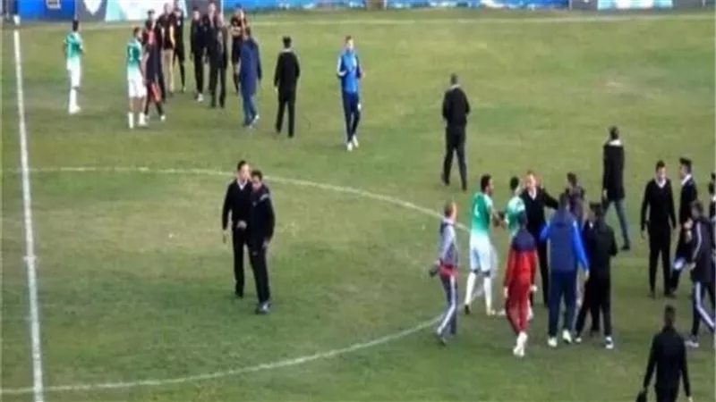 جزاء ضرب الحكم .. إيقاف مدير فني 8 أشهر