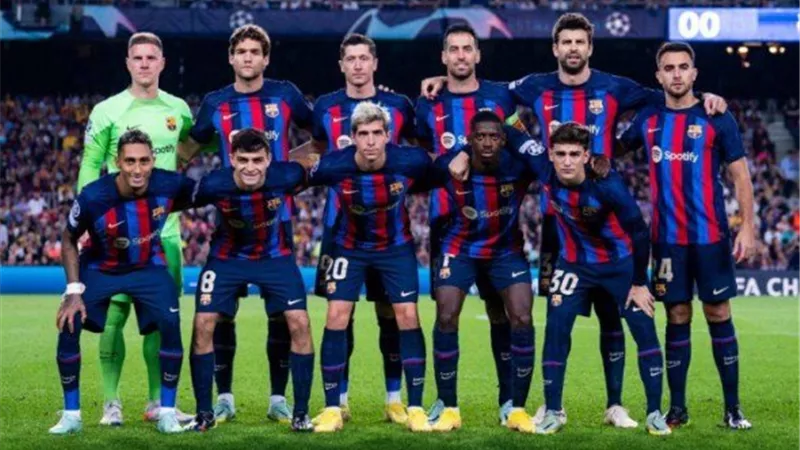 تعرف علي تشكيل برشلونة لمواجهة مانشستر يونايتد بالدوري الأوروبي