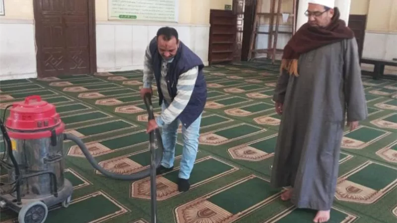 فرش ٤ مساجد بالسجاد الجديد وإستمرار حملة التعقيم بأوقاف الاقصر