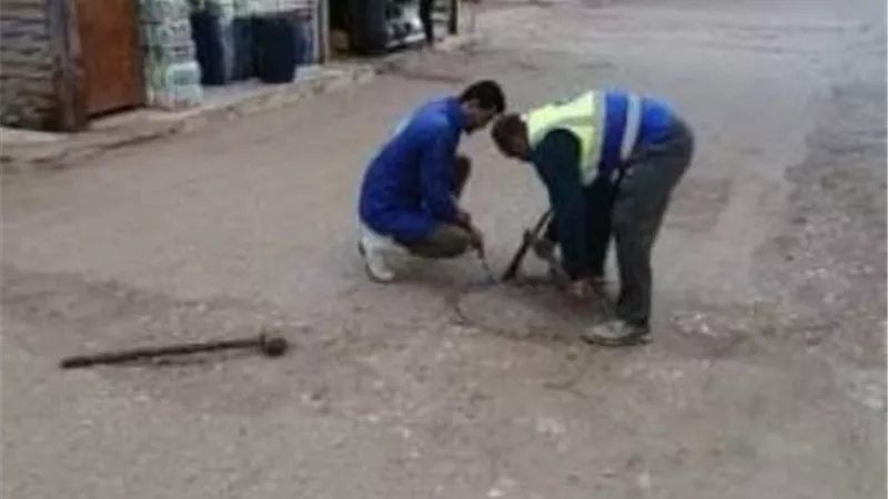 الانتهاء من تطهير شبكات وخطوط انحدار الصرف بكفرصقر