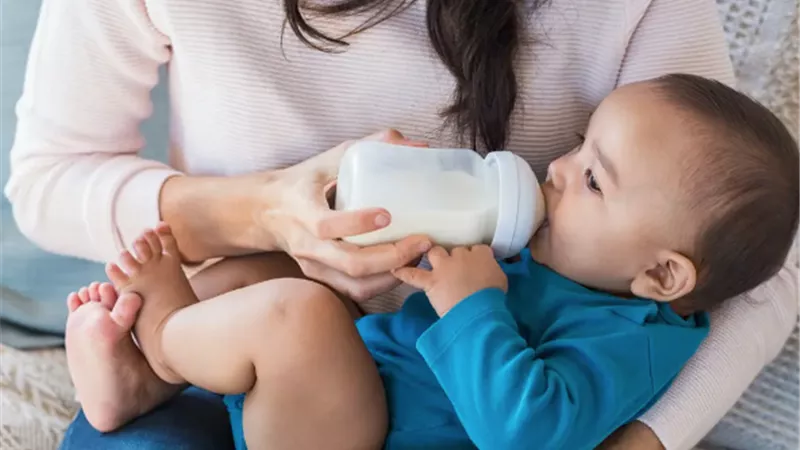 احذر.. دراسة تكشف مفاجأة بشأن حليب الأطفال الاصطناعي