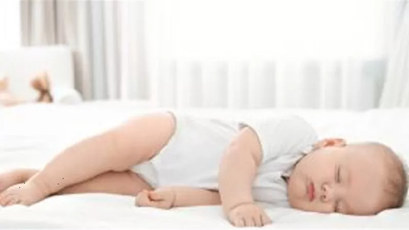 احذر نوم طفلك على سريرك .. لهذا السبب