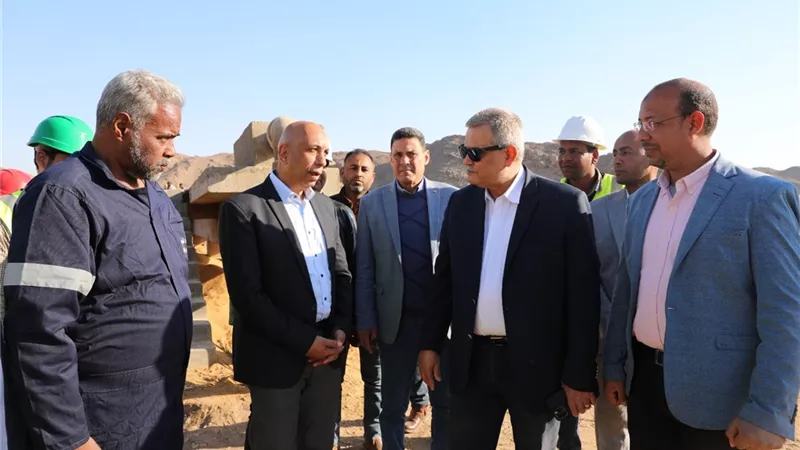 رئيس القابضة للمياه يتفقد محطات معالجة الصرف الصحى بكيما أسوان