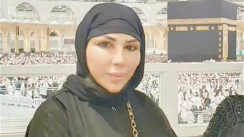 غادة إبراهيم تؤدي مناسك العمرة