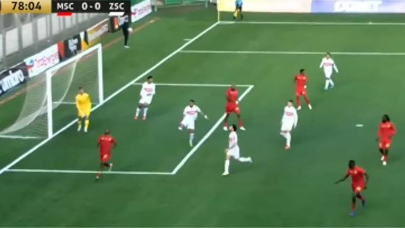 عواد ينقذ مرمى الزمالك من مقصية مهاجم المريخ