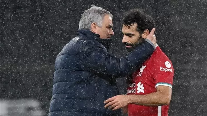 لاعب تشيلسي السابق : مورينيو جعل محمد صلاح يبكي وهاجمه بشدة