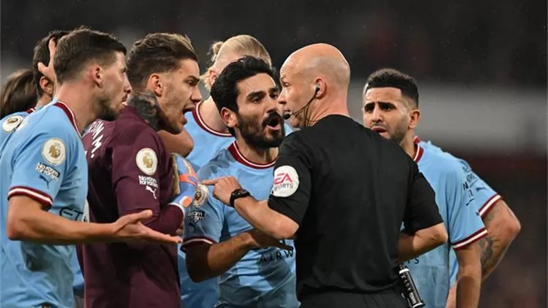 الاتحاد الإنجليزي يوجه اتهامات إلى مانشستر سيتي وآرسنال