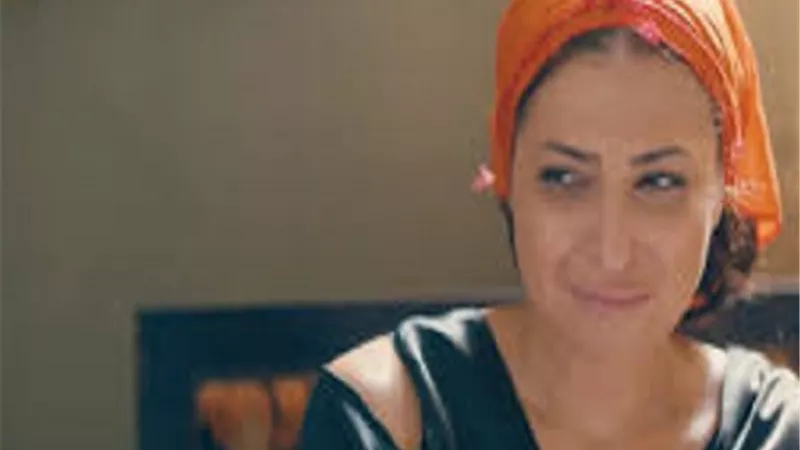 منة جلال :أطلع للجمهور أعرض المسرحية .. يارب يصبرنى