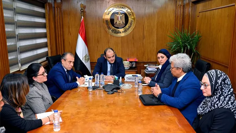 وزير التجارة:نسعى للاستفادة من ماليزيا في مجال تصنيع زيت النخيل