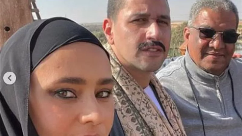 نيللى كريم تواصل تصوير مسلسل 