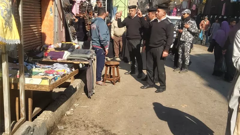 تحرير ٣٩ محضر وتنفيذ ٣٢ إزالة إدارية فى حملة مرافق بالأقصر
