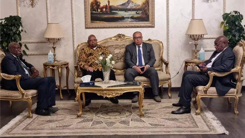 رئيس برلمان زيمبابوي يزور محافظة أسوان