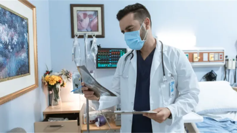حكاية رجل أمريكي بعد إصابته بالسرطان.. يفاجئ الأطباء بلهجة أيرلندية