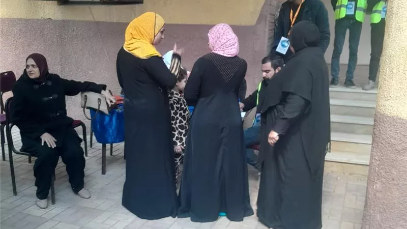الكشف علي ٤٢٥ حالة في قافلتين طبيتين لمستقبل وطن ببني مزار