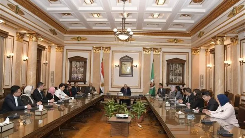 الخشت يوجه بتوسيع قاعدة المشاركة الطلابية فى جميع أنشطة الجامعة