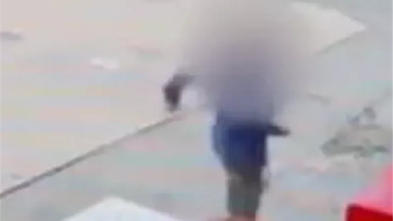 تفاصيل احتجاز رجل لامرأة لمدة عام قبل تمكنها من الهرب