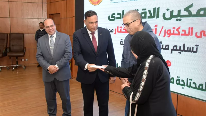 تسيلم 62 مشروعا للاسر الاولى بالرعاية والمراه المعيله بالدقهلية