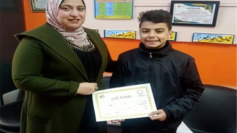مدرسة البحر الصغير الابتدائية بدكرنس تكرم بطل المصارعة