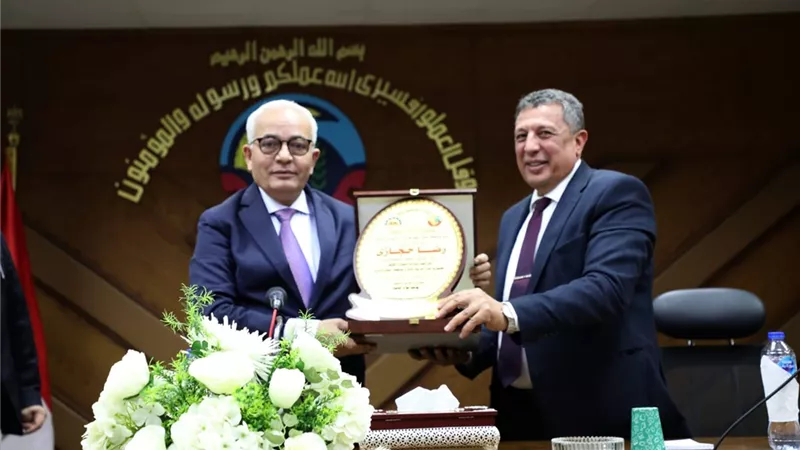 حجازي يناقش تفعيل آليات انضباط العملية التعليمية بمدارس البحيرة