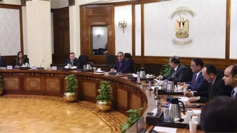 رئيس الوزراء يتابع موقف تطبيق منظومة الشحن المُسبق