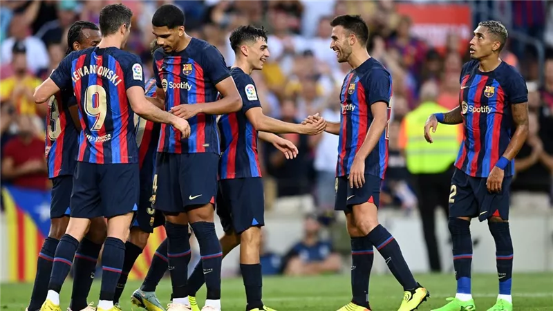 ليفاندوفسكي يقود تشكيل برشلونة لموجهة قادش بالدوري الإسباني