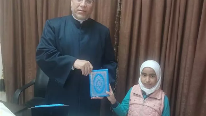حسانين يكرم الطلاب الحاصلين على مراكز متقدمة على مستوى الجمهورية