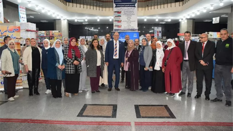رئيس جامعة حلوان يفتتح معرض الكتاب السابع بالمكتبة المركزية.. صور