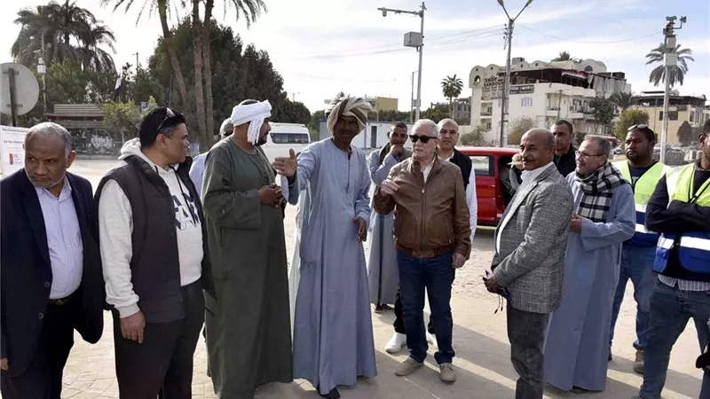محافظ الأقصر يتفقد أعمال الكورنيش الجديد والمشروعات التنموية